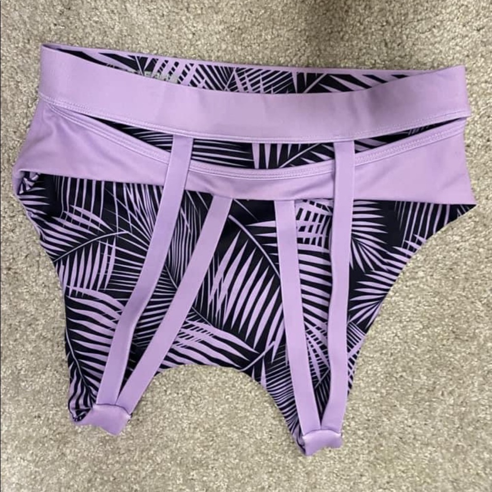 Chestee size 8 reversible sports bra